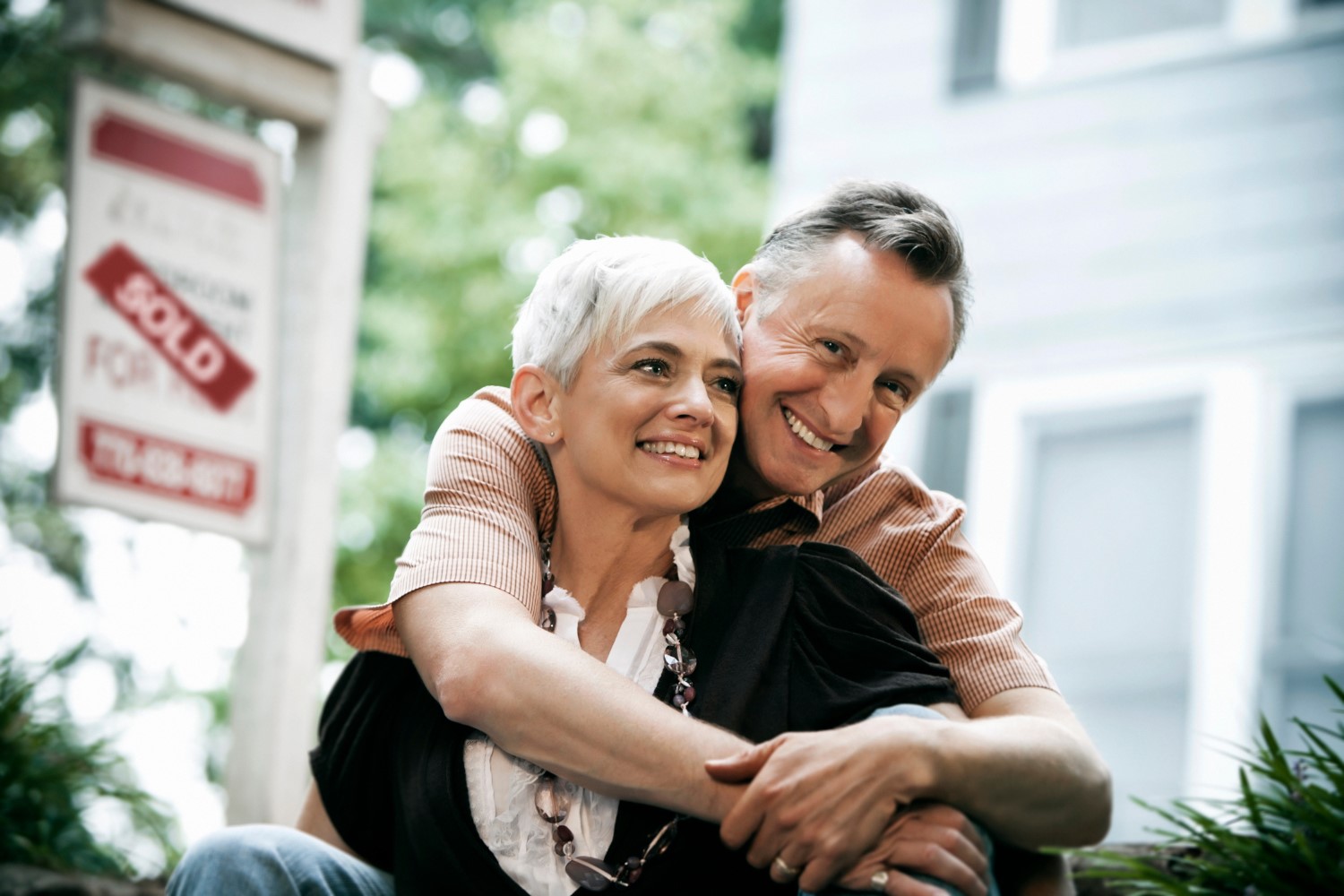 How to handle buying and selling a home at the same time